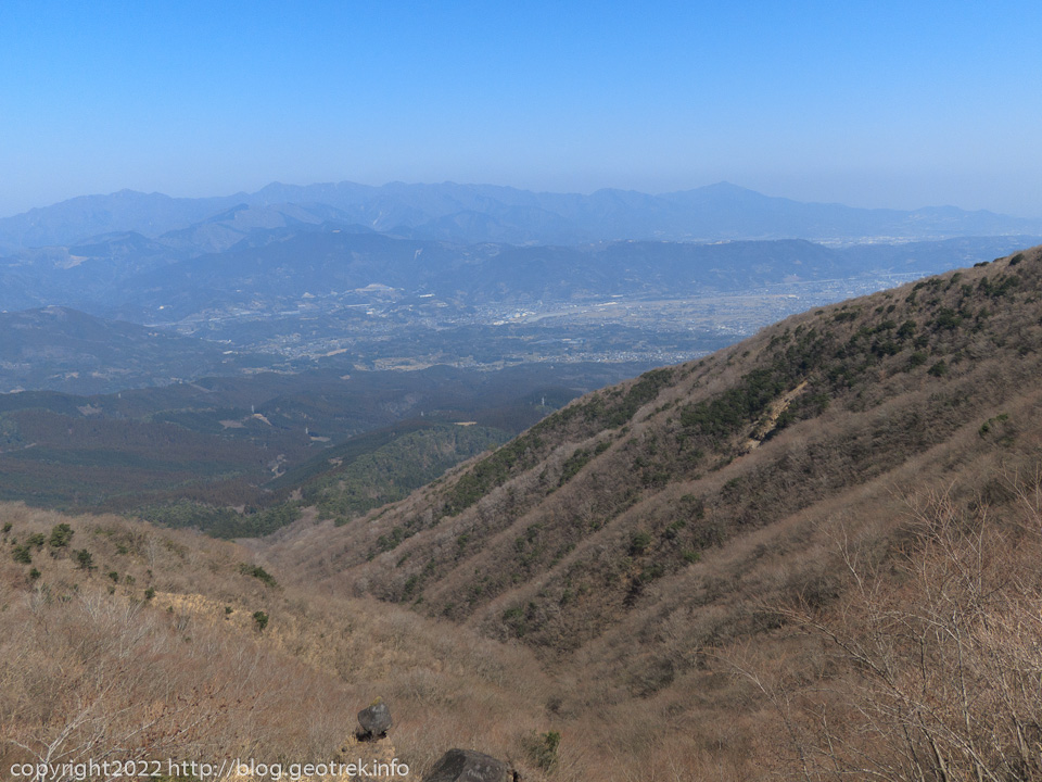 20220312　明神ヶ岳の登りから丹沢方面