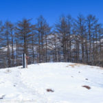 青空と雪、人影なき山頂～ハンノキ尾根から六ツ石山（２）