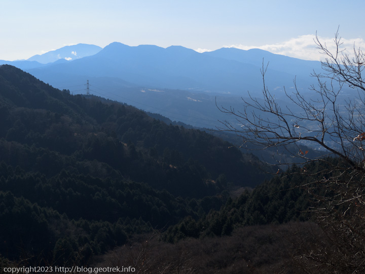 20230120　三国山への縦走路、箱根の山並み