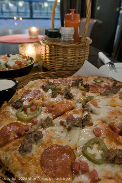 20241227 スカンジナビア・ヒルケネスRitzのピザ