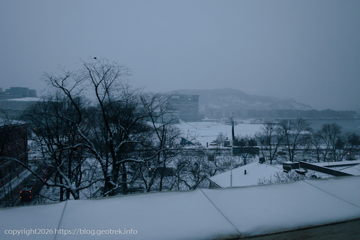 20241227 スカンジナビア・ホテルの窓からオスロの街