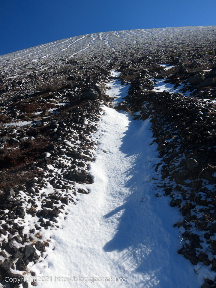 20211205　浅間山の筋状の積雪