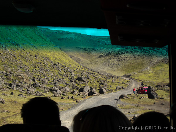 120808アイスランド、グリーンランドの旅・すごい落石の道