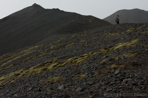 120809アイスランド、グリーンランドの旅・Blahnukurは溶岩のザラザラの山