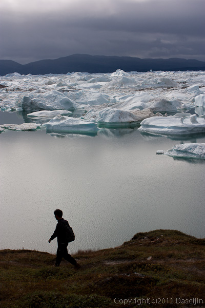 120811アイスランド、グリーンランドの旅・イルリサット氷山を見ながらトレッキング
