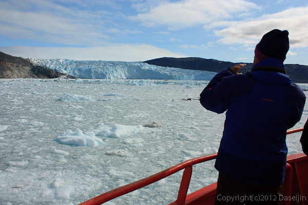 120812アイスランド、グリーンランドの旅・eqip氷河が見えてきた