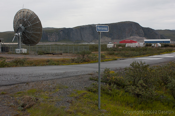 120814アイスランド、グリーンランドの旅・カンゲルルススアーク空港のアンテナ