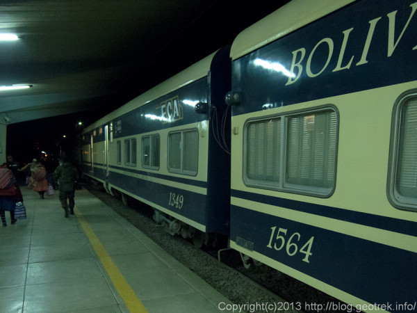130905ボリビア、ウユニ駅、オルロ行きの列車