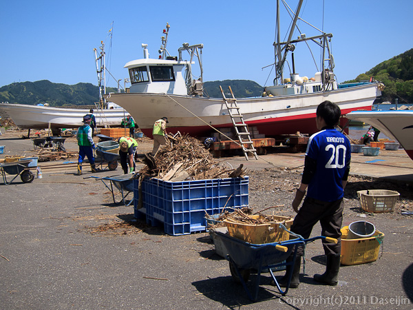 120513ボランティア・箱崎の漁港の清掃